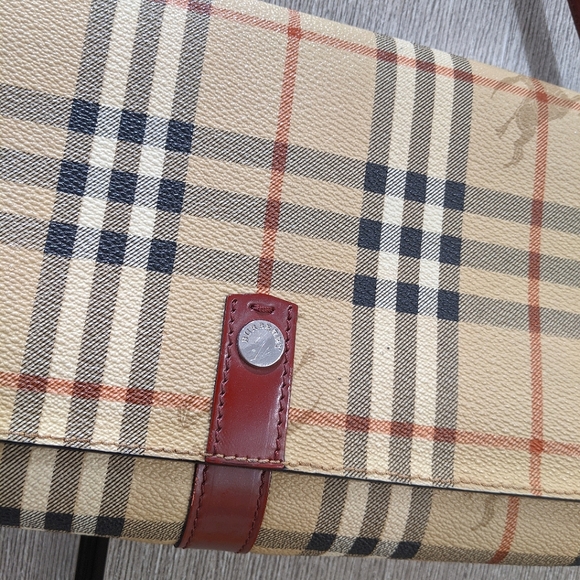 Burberry: Haymarket Nova Check PVC Baguette Shoulder Bag - Picture 9 of 16